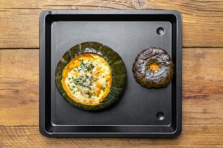 Preparazione Zucca al forno ripiena di formaggi - Fase 4