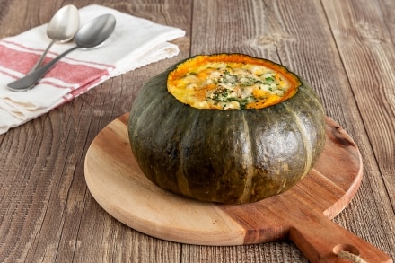 Preparazione Zucca al forno ripiena di formaggi - Fase 5