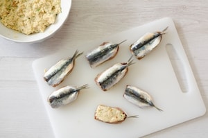 Preparazione Alici ripiene con salsa allo yogurt - Fase 2