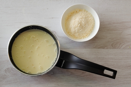 Preparazione Babà salati alla crema di mandorle e parmigiano - Fase 3 Preparazione Babà salati alla crema di mandorle e parmigiano - Fase 3
