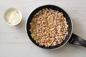 Preparazione Calamari grigliati ripieni di fagioli e pecorino - Fase 1