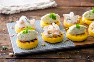 Preparazione Canapè di crostini grigliati di polenta bigusto - Fase 5