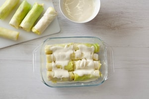 Preparazione Cannelloni di porri ripieni con patate e salame - Fase 3