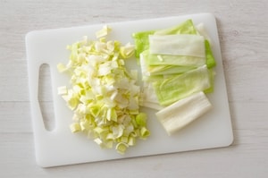 Preparazione Cannelloni di porri ripieni con patate e salame - Fase 2