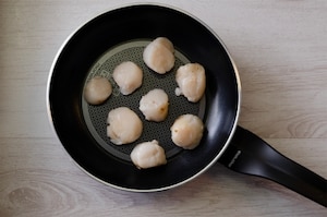 Preparazione Capesante al brandy e burro alle erbe - Fase 2