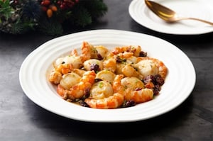 Preparazione Capesante e gamberi con capperini e cranberries - Fase 4