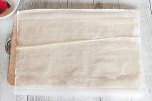 Preparazione Caramelle di pasta fillo ripiene di palamita, capperi e olive - Fase 1