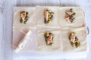 Preparazione Caramelle di pasta fillo ripiene di palamita, capperi e olive - Fase 1