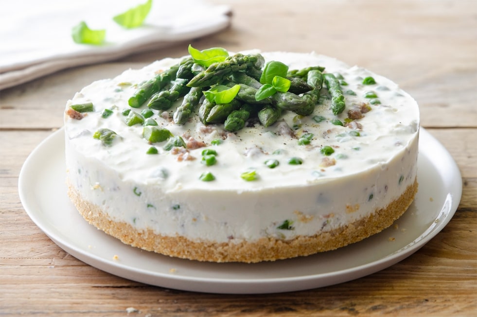 Cheesecake salata con asparagi e robiola ricetta