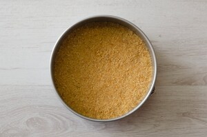 Preparazione Cheesecake salata con asparagi e robiola - Fase 1