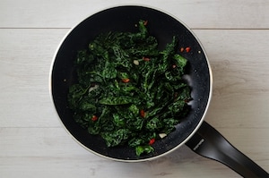 Preparazione Crostoni con polpo scottato e cavolo nero - Fase 4