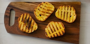 Preparazione Crostoni con polpo scottato e cavolo nero - Fase 3