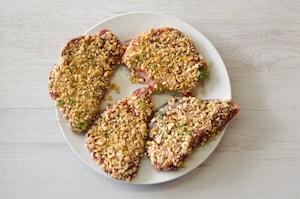 Preparazione Filetto in crosta di nocciole con riduzione all’arancia e rum - Fase 1