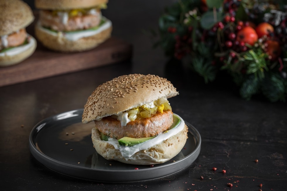 Fishburger di salmone al lime e pepe rosa  ricetta