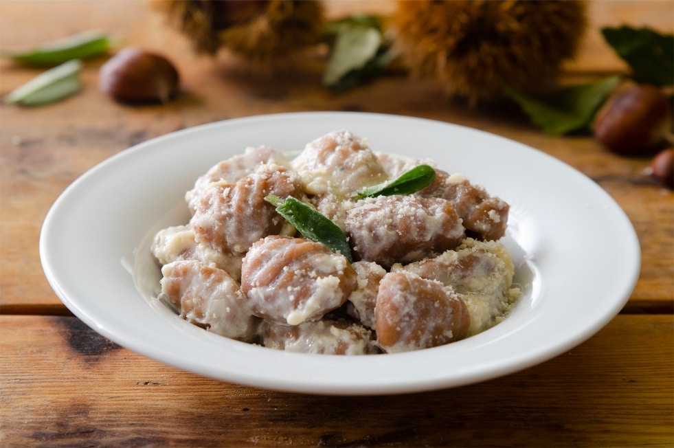 Gnocchi di castagne alla crema di latte e salvia ricetta