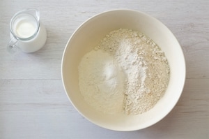 Preparazione Gnocchi di castagne alla crema di latte e salvia - Fase 1