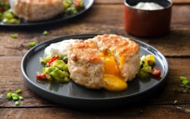 Hamburger di tacchino marinato al lime con cuore filante di cheddar