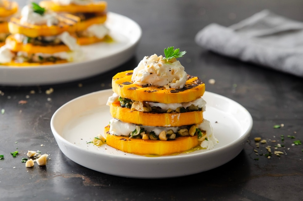 Millefoglie di zucca grigliata con burrata e nocciole ricetta