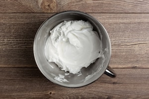 Preparazione Mini pavlove al melograno, lamponi e profumo d’arancia  - Fase 1