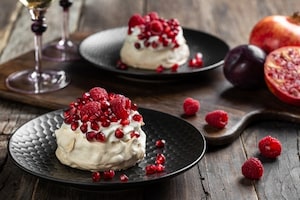 Preparazione Mini pavlove al melograno, lamponi e profumo d’arancia  - Fase 4