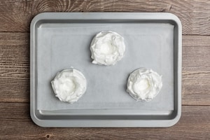 Preparazione Mini pavlove al melograno, lamponi e profumo d’arancia  - Fase 2