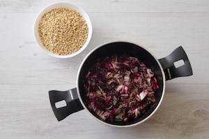 Preparazione Orzotto al radicchio, gorgonzola e noci  - Fase 1
