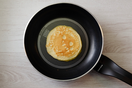 Preparazione Pancake al salmone con barba di finocchio e panna acida - Fase 2 Preparazione Pancake al salmone con barba di finocchio e panna acida - Fase 2