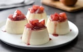 Panna cotta al parmigiano con composta di pere al vino