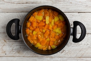 Preparazione Pizza gourmet alla crema di zucca, caciocavallo e lardo  - Fase 2