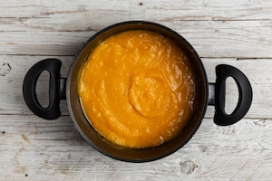 Preparazione Pizza gourmet alla crema di zucca, caciocavallo e lardo  - Fase 2