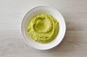 Preparazione Purè di fave e patate con ciccioli di guanciale e salsa al pecorino - Fase 2