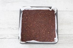 Preparazione Quadrotti cheesecake con yogurt al cocco e lamponi  - Fase 1