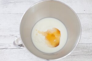 Preparazione Quadrotti cheesecake con yogurt al cocco e lamponi  - Fase 2