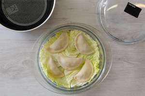 Preparazione Ravioli di gamberi al vapore - Fase 4