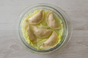 Preparazione Ravioli di gamberi al vapore - Fase 4