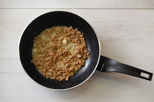 Preparazione Reginette alla salsiccia, stracchino e finocchietto - Fase 1