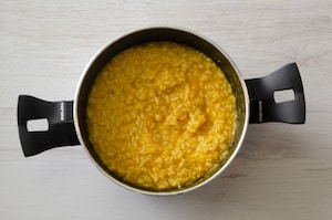 Preparazione Risotto alla crema di zucca con mousse di parmigiano e nocciole  - Fase 3