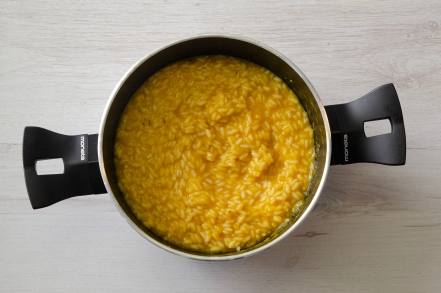 Preparazione Risotto alla crema di zucca con mousse di parmigiano e nocciole  - Fase 3 Preparazione Risotto alla crema di zucca con mousse di parmigiano e nocciole  - Fase 3