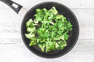 Preparazione Sbriciolata salata broccoli e salame - Fase 1