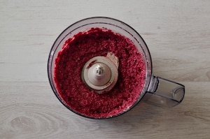 Preparazione Spaghetti di farro al pesto di mandorle e barbabietole - Fase 1