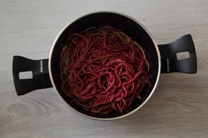 Preparazione Spaghetti di farro al pesto di mandorle e barbabietole - Fase 2