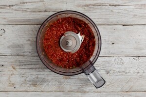 Preparazione Spiedini di tortelloni con pesto di pomodori secchi e capperi - Fase 1