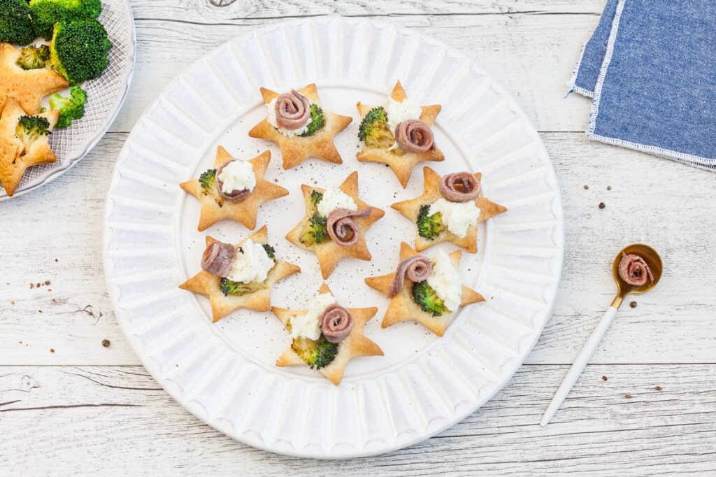 Ricetta Stelline di pasta sfoglia con broccoli, bufala e ...