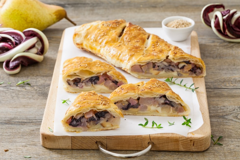 Strudel di radicchio, pere e scamorza affumicata  ricetta