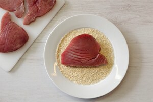 Preparazione Tagliata di tonno al sesamo con cipolle caramellate - Fase 2