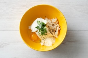 Preparazione Tagliatelle al sugo di polpette di ricotta - Fase 1