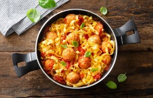 Preparazione Tagliatelle al sugo di polpette di ricotta - Fase 3