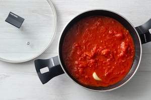 Preparazione Tagliatelle al sugo di polpette di ricotta - Fase 2