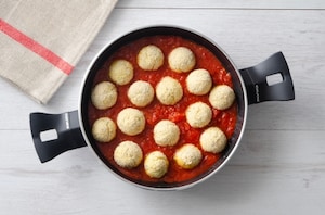 Preparazione Tagliatelle al sugo di polpette di ricotta - Fase 2