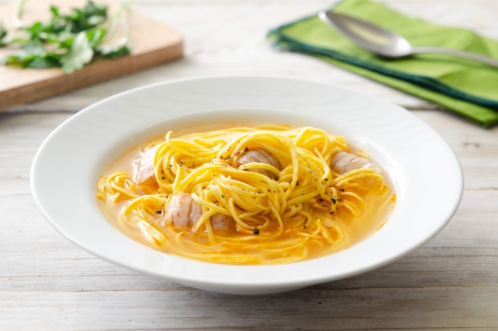 Tagliolini in brodo di canocchie ricetta